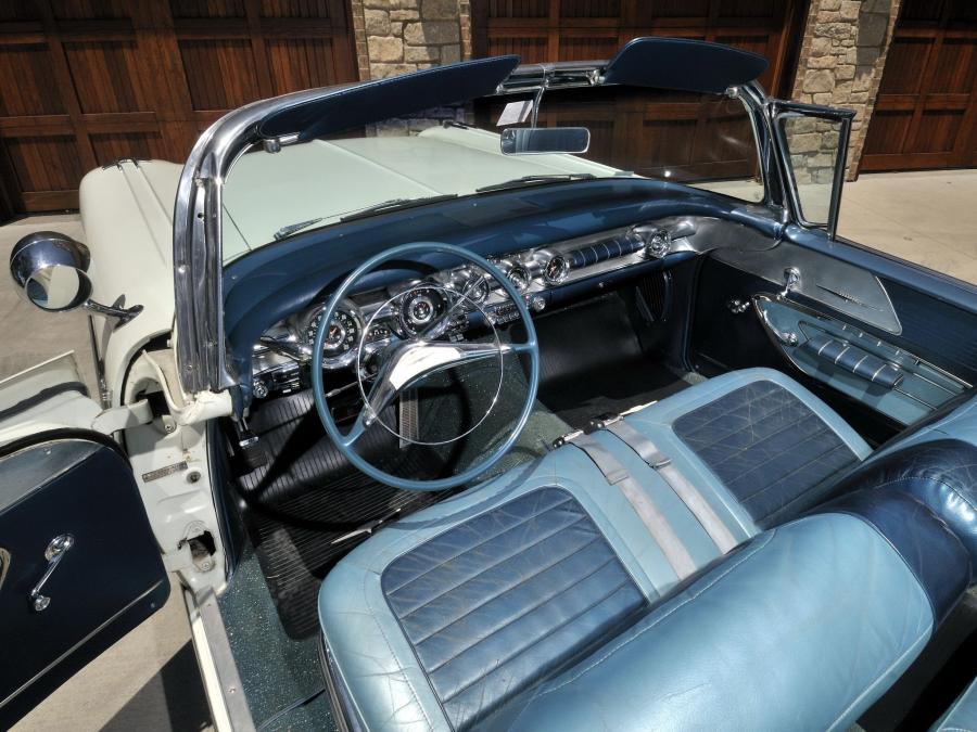 Интерьер Pontiac Bonneville Custom Convertible (2567SD) 1958 года  (фото 12 из 28)